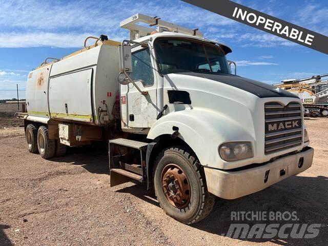 Mack CSMR 油罐车