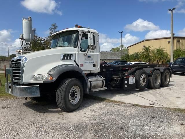 Mack CT713 翻斗车