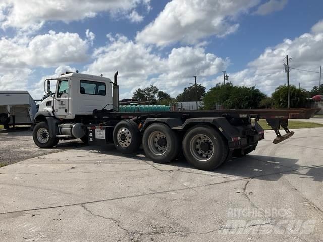 Mack CT713 翻斗车