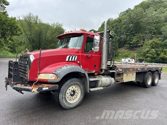 Mack CT713 救援车