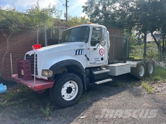 Mack CTP713 牵引车