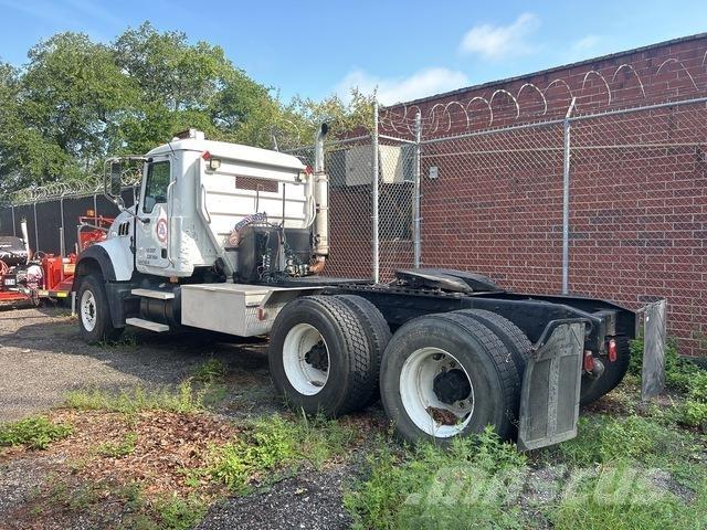 Mack CTP713 牵引车