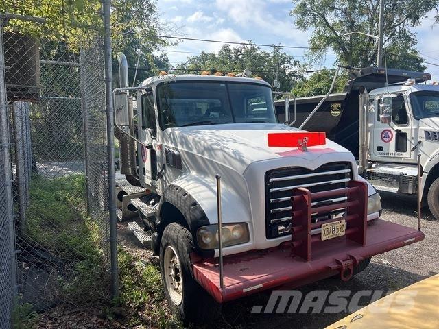 Mack CTP713 牵引车