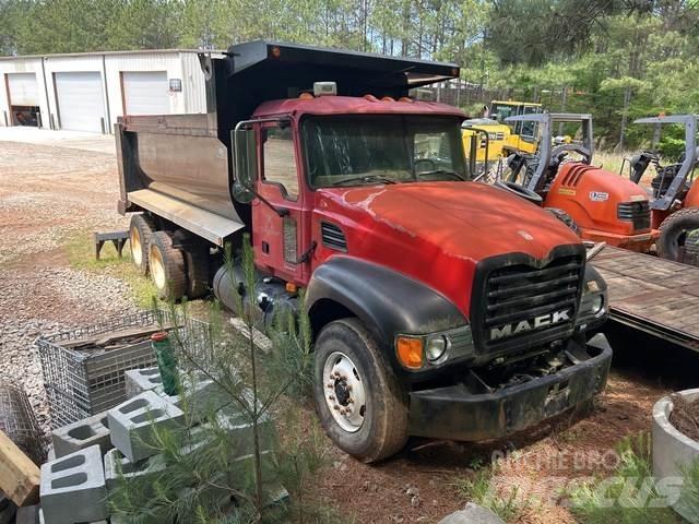 Mack CV700 自卸式货车