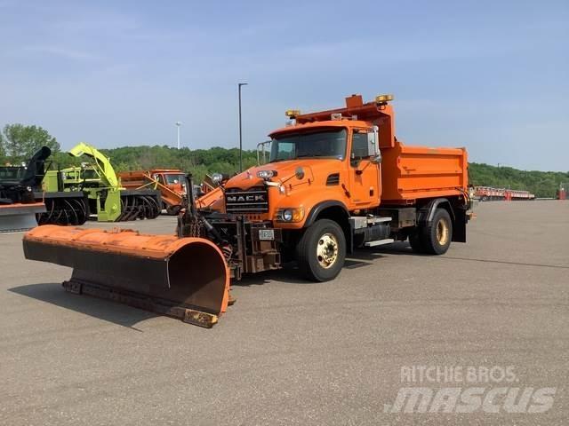 Mack CV700 推雪机