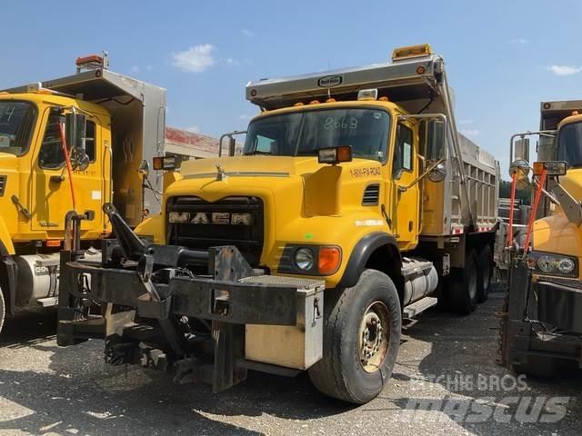 Mack CV700 推雪机