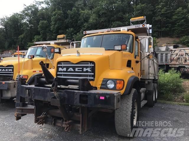 Mack CV700 推雪机