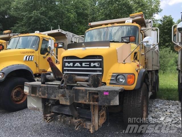Mack CV700 推雪机