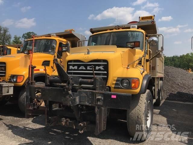 Mack CV700 推雪机