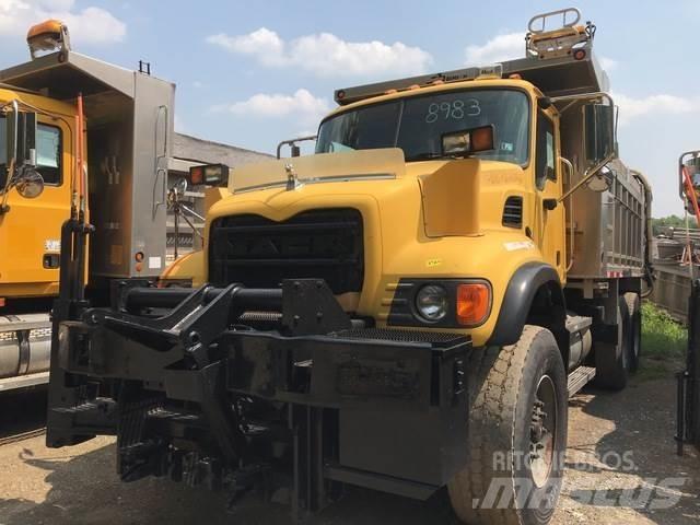 Mack CV700 推雪机