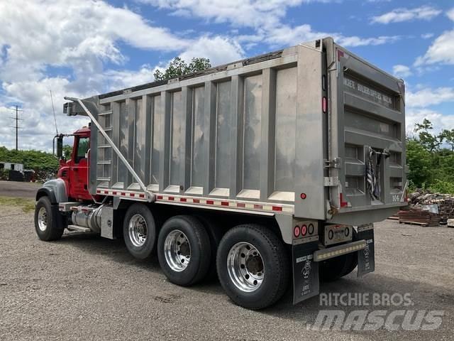 Mack CV713 自卸式货车