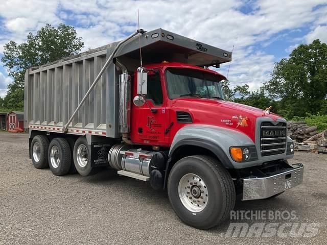Mack CV713 自卸式货车