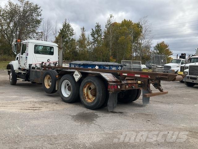 Mack CV713 翻斗车