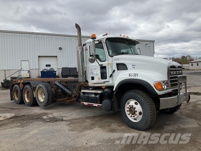Mack CV713 翻斗车