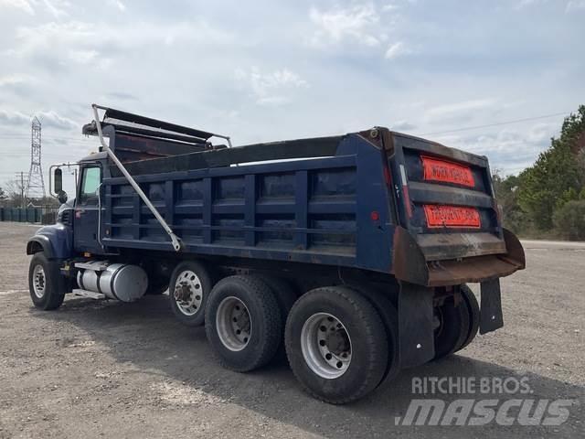 Mack CV713 自卸式货车