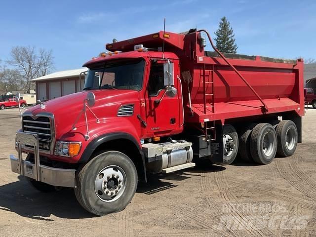 Mack CV713 自卸式货车
