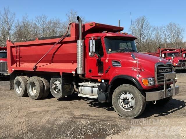 Mack CV713 自卸式货车