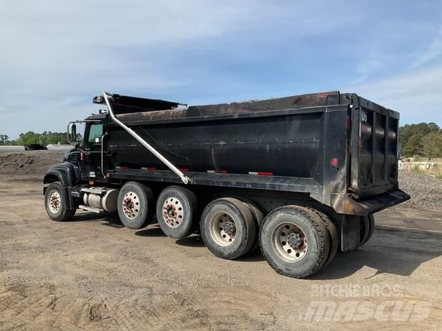 Mack CV713 自卸式货车