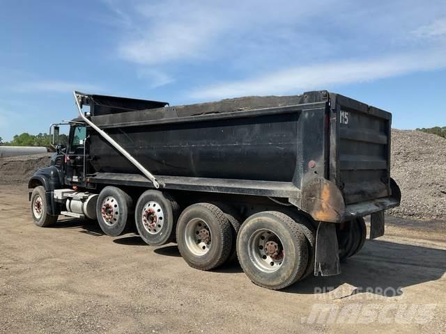 Mack CV713 自卸式货车
