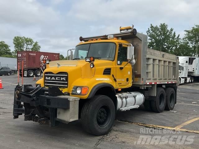 Mack CV713 自卸式货车