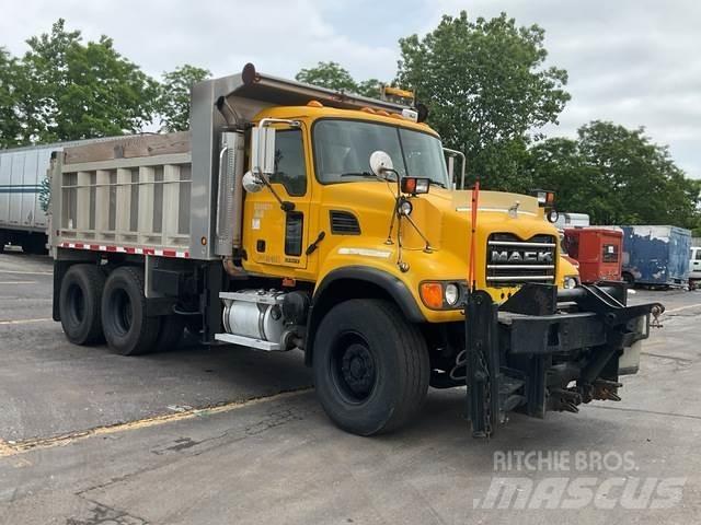 Mack CV713 自卸式货车