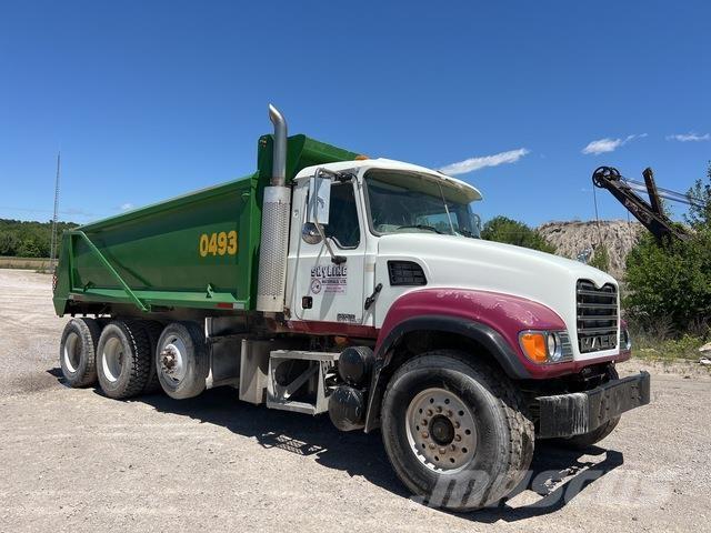 Mack CV713 自卸式货车