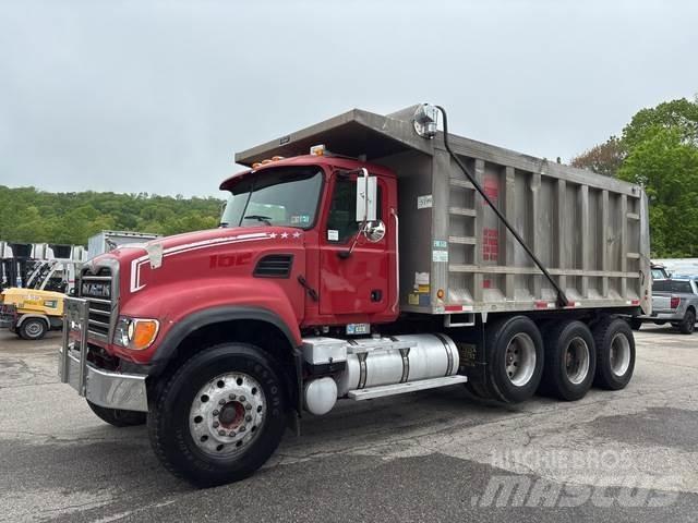 Mack CV713 自卸式货车