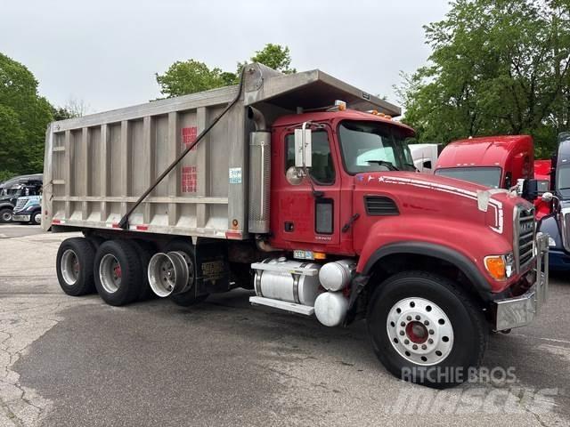 Mack CV713 自卸式货车