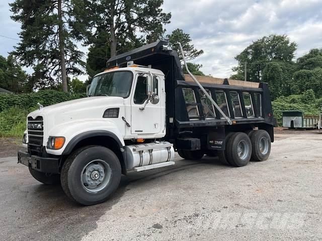 Mack CV713 自卸式货车