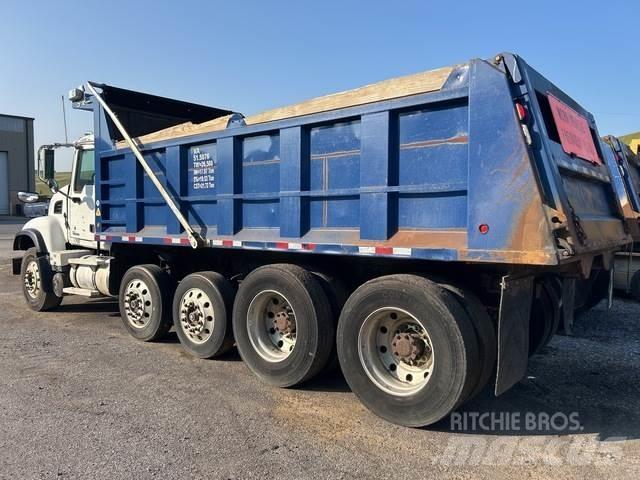 Mack CV713 自卸式货车