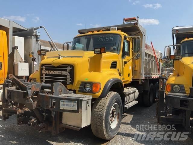 Mack CV713 推雪机
