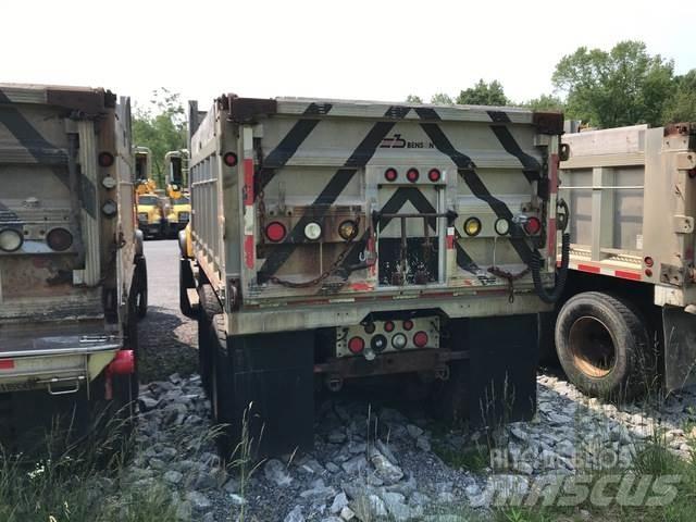 Mack CV713 融雪撒布机