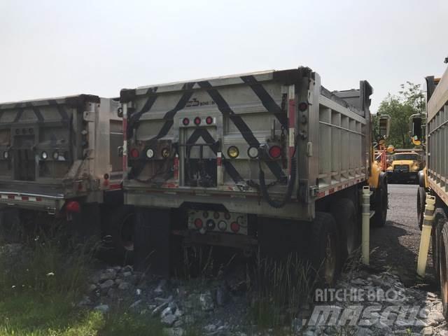 Mack CV713 融雪撒布机