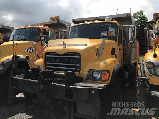 Mack CV713 推雪机