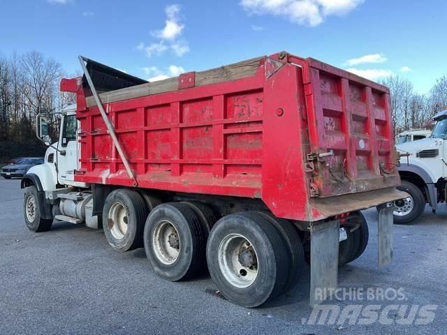 Mack CV713 自卸式货车