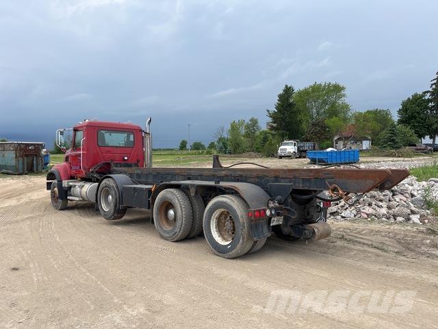 Mack CV713 翻斗车