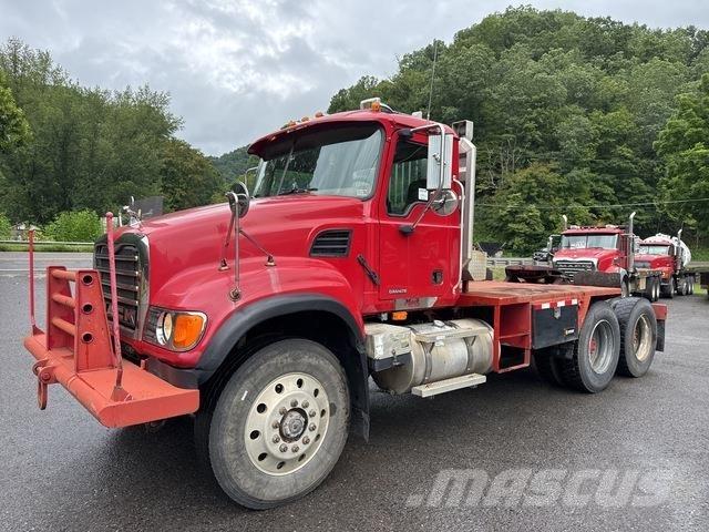 Mack CV713 牵引车