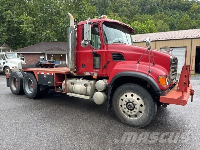 Mack CV713 牵引车