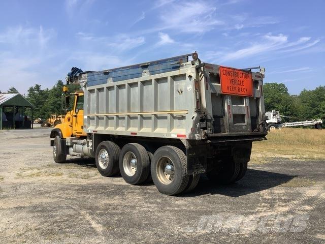 Mack CV713 自卸式货车