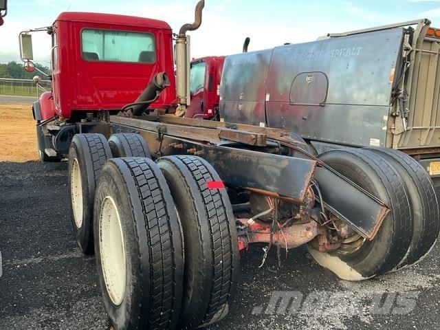 Mack CV713 驾驶室与内部