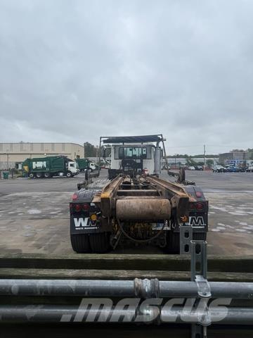 Mack CV713 翻斗车