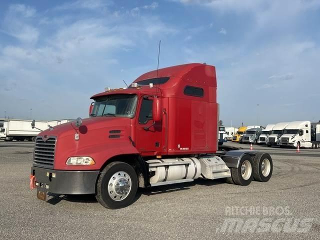Mack CX613 牵引车