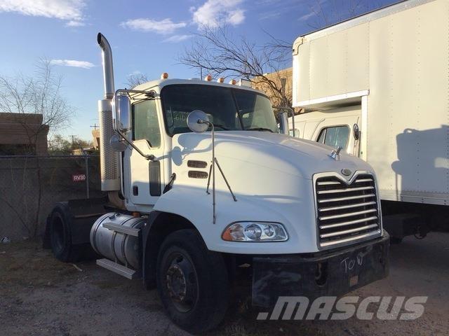 Mack CXN612 牵引车