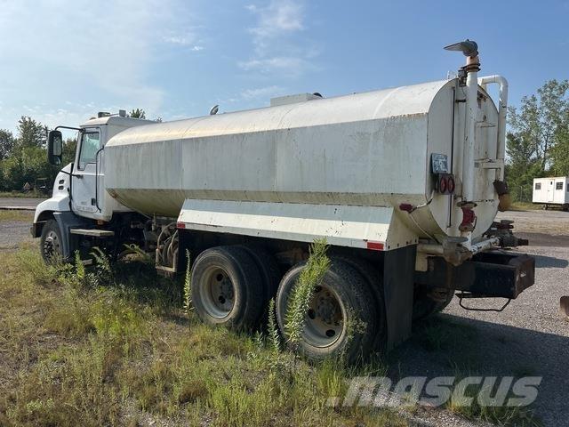 Mack CXN612 水罐车