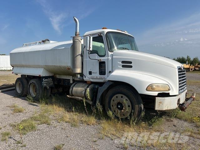 Mack CXN612 水罐车