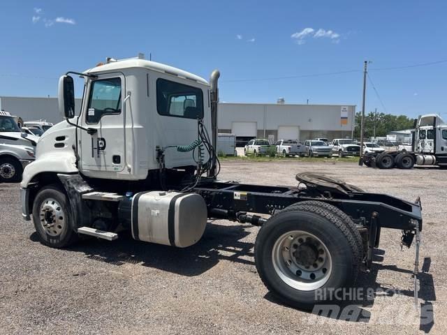 Mack CXU612 牵引车