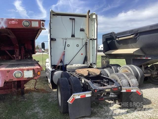 Mack CXU613 牵引车