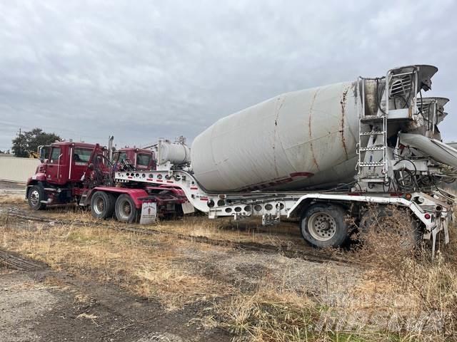 Mack CXU613 牵引车