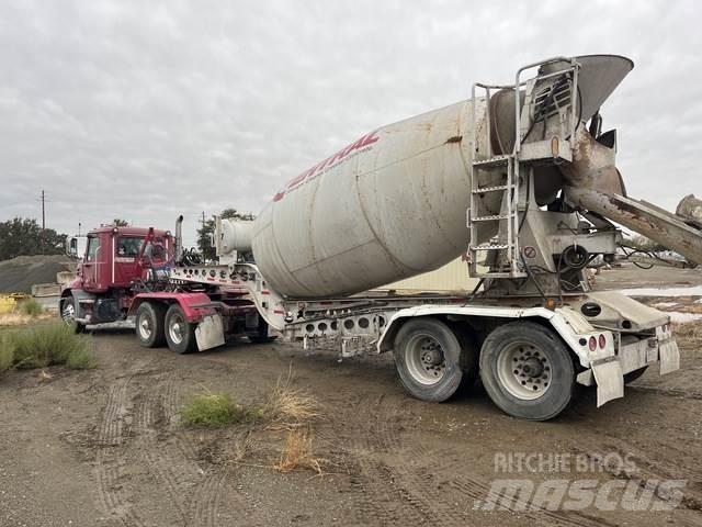 Mack CXU613 牵引车