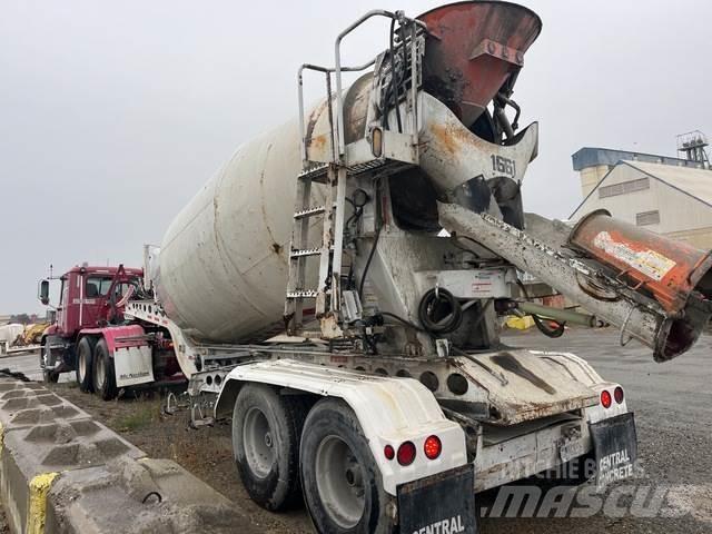 Mack CXU613 牵引车